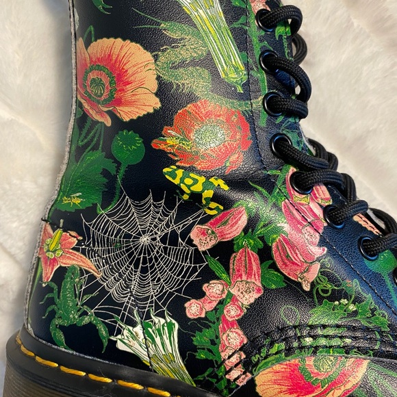 NWOT Dr. Martens 1460 Web Botanical Boots | Size 6 - Picture 9 of 11